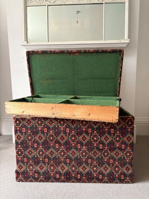 A LARGE 19TH CENTURY PINE UPHOLSTERED ANTIQUE OTTOMAN 100CM FELT LINED STORAGE - ADDITIONAL PHOTO 3