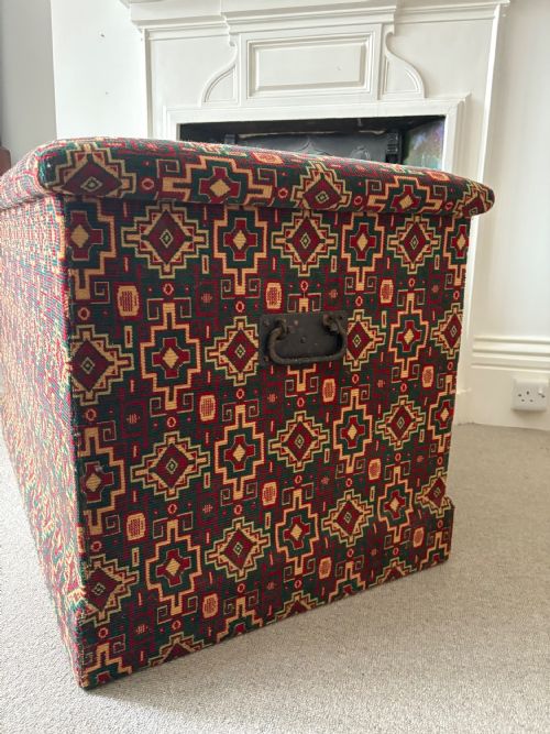 A LARGE 19TH CENTURY PINE UPHOLSTERED ANTIQUE OTTOMAN 100CM FELT LINED STORAGE - ADDITIONAL PHOTO 4