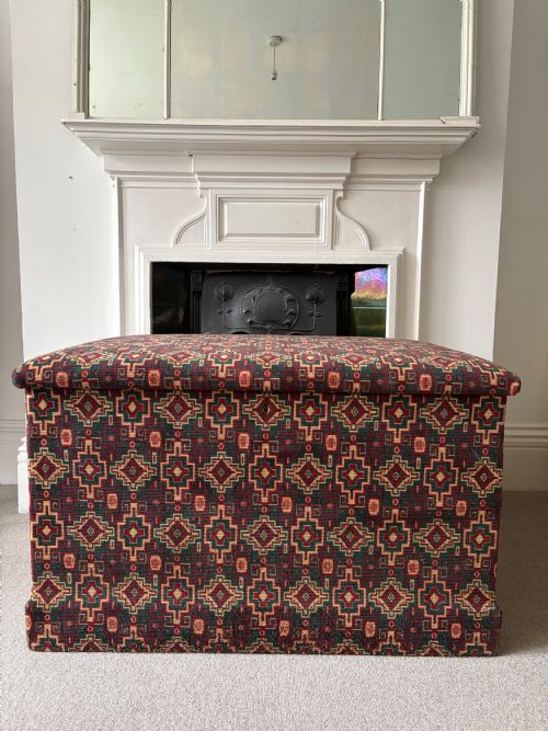 A LARGE 19TH CENTURY PINE UPHOLSTERED ANTIQUE OTTOMAN 100CM FELT LINED STORAGE - ADDITIONAL PHOTO 6