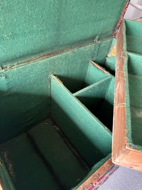 A LARGE 19TH CENTURY PINE UPHOLSTERED ANTIQUE OTTOMAN 100CM FELT LINED STORAGE - ADDITIONAL PHOTO 9