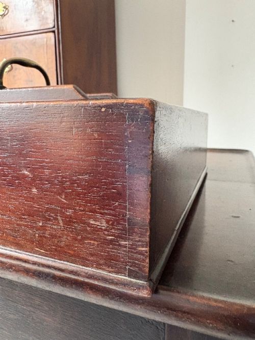 A LATE GEORGIAN MAHOGANY BUTLERS CUTLERY TRAY WITH BRASS HANDLE C1790 - ADDITIONAL PHOTO 5