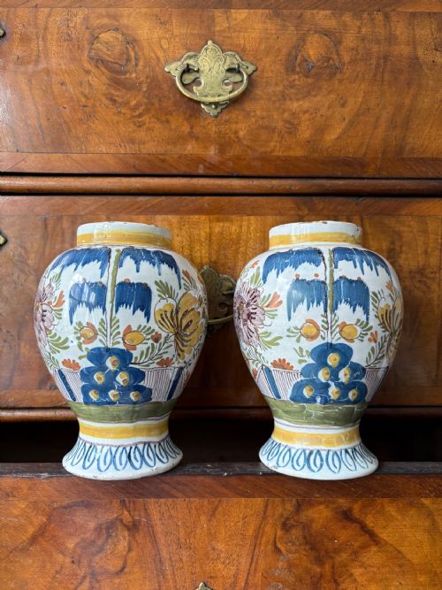 a pair of 18th century dutch delft polychrome vases 16cm - CATEGORY: ANTIQUE VASES - DATED 1800