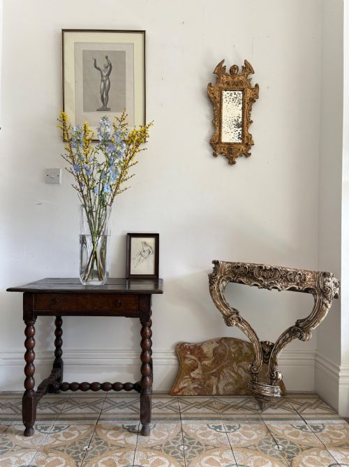 A LATE 19TH TO EARLY CENTURY GILTWOOD CARVED WALL MOUNTED CONSOLE TABLE WITH DRAWER MARBLE TOP 63CM WIDE - ADDITIONAL PHOTO 1