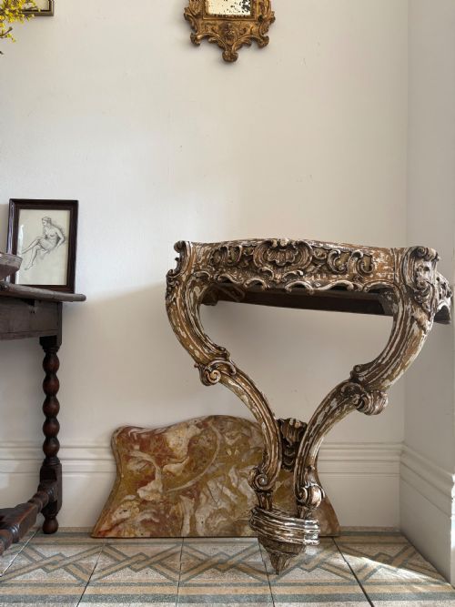 A LATE 19TH TO EARLY CENTURY GILTWOOD CARVED WALL MOUNTED CONSOLE TABLE WITH DRAWER MARBLE TOP 63CM WIDE - ADDITIONAL PHOTO 2