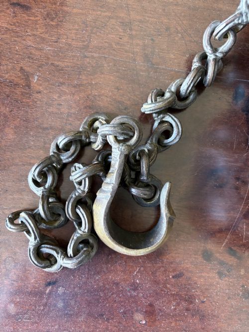 A HEAVILY CAST BRONZE 19TH CENTURY HINDU TEMPLE BELL AND CHAIN 108CM DROP - ADDITIONAL PHOTO 8