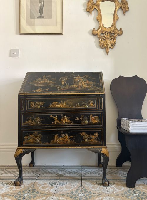 AN EARLY 20THC CHINOISERIE LACQUERED BUREAU C1920S 74CM WIDE - ADDITIONAL PHOTO 3
