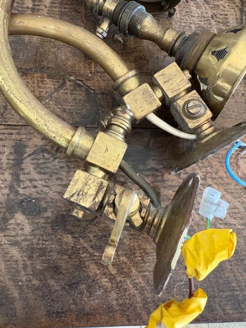 PAIR OF ARCHITECTURAL ANTIQUE SWAN NECK BRASS WALL LIGHTS C1900 ADAPTED GAS LIGHTS 30CM - ADDITIONAL PHOTO 5