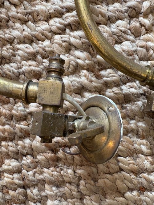 PAIR OF ARCHITECTURAL ANTIQUE SWAN NECK BRASS WALL LIGHTS C1900 ADAPTED GAS LIGHTS 30CM - ADDITIONAL PHOTO 9