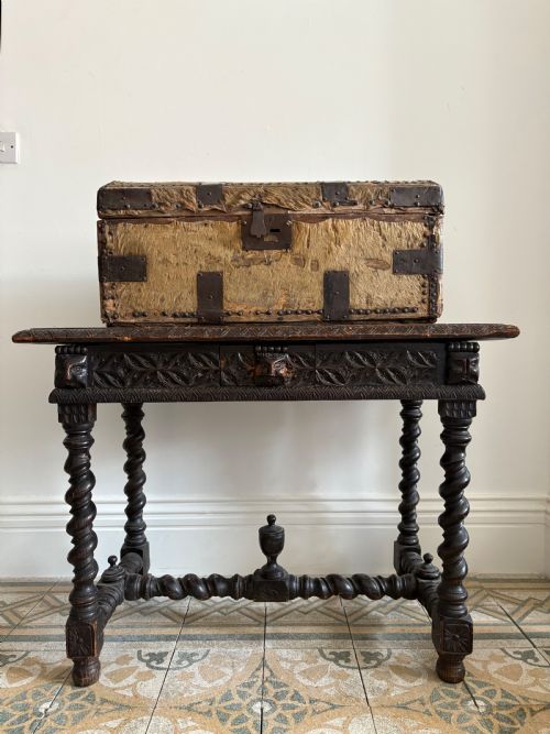 EARLY 18TH CENTURY IRON BOUND AND DEER SKIN DOMED COACHING TRUNK 68CM C1700 - ADDITIONAL PHOTO 1