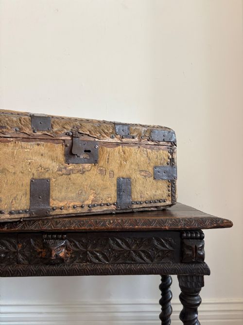 EARLY 18TH CENTURY IRON BOUND AND DEER SKIN DOMED COACHING TRUNK 68CM C1700 - ADDITIONAL PHOTO 5