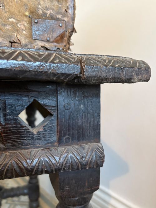 A 17TH CENTURY FLEMISH CARVED OAK SIDE TABLE WITH BARLEY TWIST GROTESQUE MASKS AND UP FINIAL 97CM - ADDITIONAL PHOTO 1