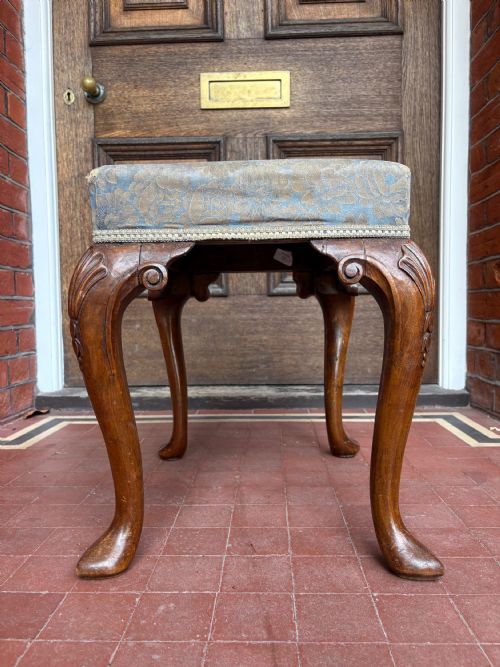 A CONVINCING QUEEN ANNE STYLE 19THC WALNUT CARVED STOOL SILK DAMASK - ADDITIONAL PHOTO 5