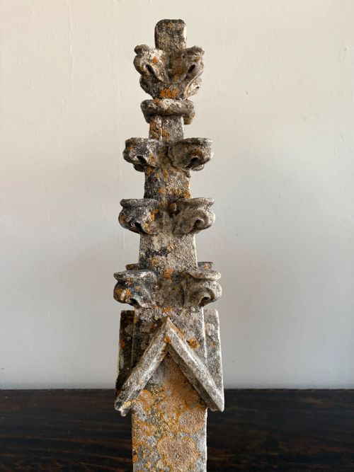 AN 18TH CENTURY CARVED LIMESTONE GOTHIC ARCHITECTURAL PINNACLE 49CM - ADDITIONAL PHOTO 5