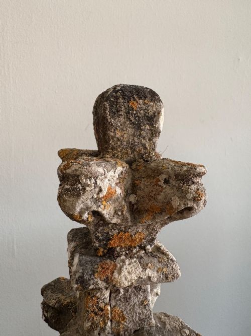AN 18TH CENTURY CARVED LIMESTONE GOTHIC ARCHITECTURAL PINNACLE 49CM - ADDITIONAL PHOTO 4