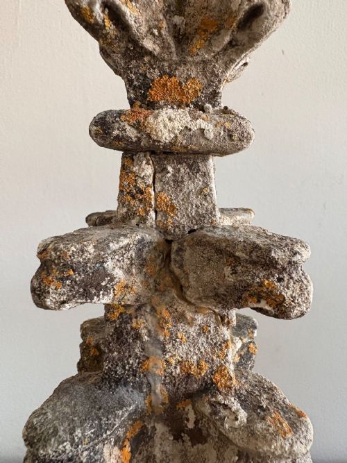AN 18TH CENTURY CARVED LIMESTONE GOTHIC ARCHITECTURAL PINNACLE 49CM - ADDITIONAL PHOTO 7