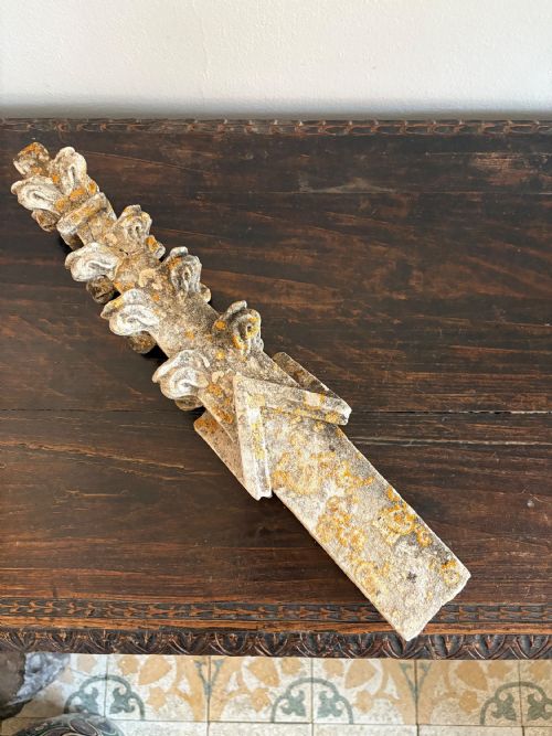 AN 18TH CENTURY CARVED LIMESTONE GOTHIC ARCHITECTURAL PINNACLE 49CM - ADDITIONAL PHOTO 11
