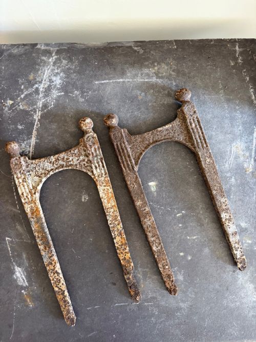 A PAIR OF HAND FORGED EARLY 19TH CENTURY ESTATE MADE IRON BOOT SCRAPERS 44CM - ADDITIONAL PHOTO 4
