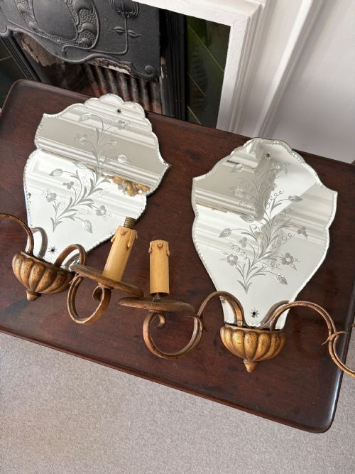 A PAIR OF VENETIAN 192030S ETCHED MIRROR WALL SCONCE GIRANDOLES 43CM - ADDITIONAL PHOTO 3
