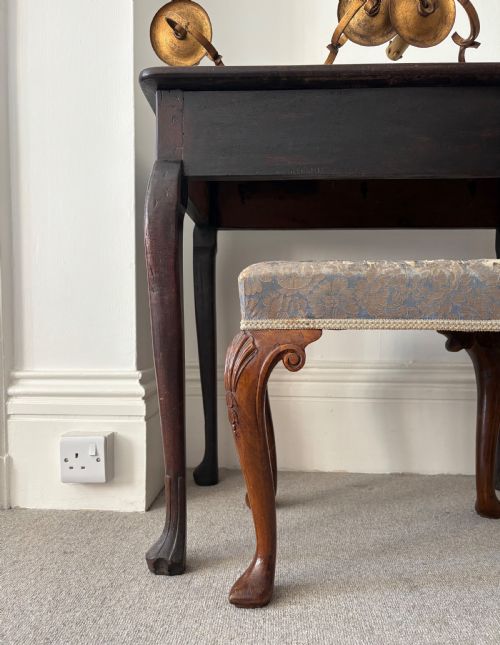 A CONVINCING QUEEN ANNE STYLE 19THC WALNUT CARVED STOOL SILK DAMASK - ADDITIONAL PHOTO 3