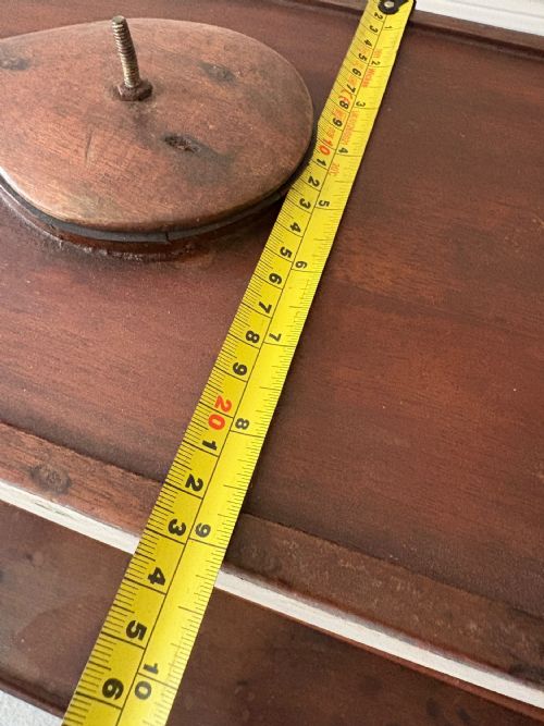 A 1920S ORIGINAL RACING POND YACHT HULL 128CM WITH BESPOKE MAHOGANY STAND - ADDITIONAL PHOTO 15