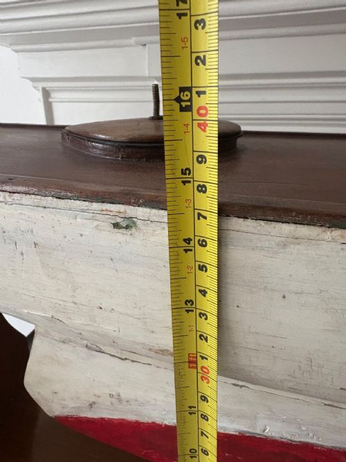 A 1920S ORIGINAL RACING POND YACHT HULL 128CM WITH BESPOKE MAHOGANY STAND - ADDITIONAL PHOTO 16