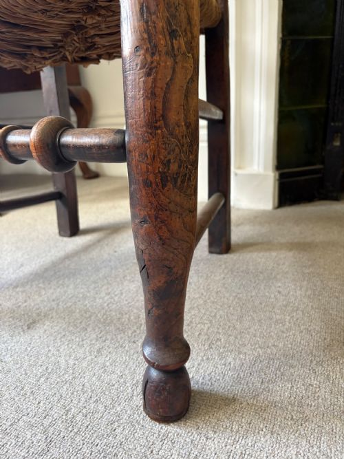AN EARLY 19TH CENTURY LANCASHIRE ELM AND RUSH SEAT REGIONAL CHAIR C1830 - ADDITIONAL PHOTO 11