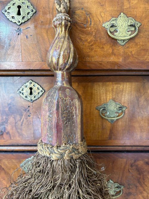 A PAIR OF 19TH CENTURY LARGE VENETIAN GILTWOOD CURTAIN TIE BACK PULLS 43CM - ADDITIONAL PHOTO 2