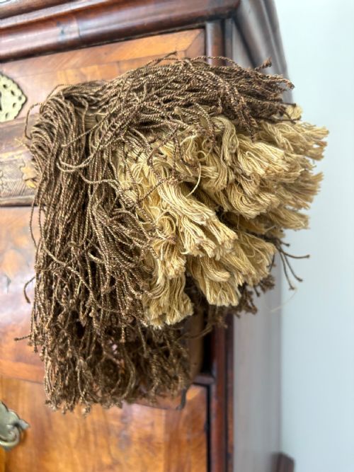 A PAIR OF 19TH CENTURY LARGE VENETIAN GILTWOOD CURTAIN TIE BACK PULLS 43CM - ADDITIONAL PHOTO 3