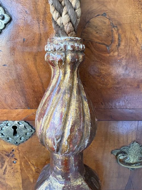 A PAIR OF 19TH CENTURY LARGE VENETIAN GILTWOOD CURTAIN TIE BACK PULLS 43CM - ADDITIONAL PHOTO 7