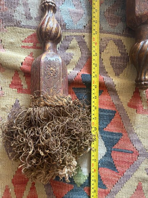 A PAIR OF 19TH CENTURY LARGE VENETIAN GILTWOOD CURTAIN TIE BACK PULLS 43CM - ADDITIONAL PHOTO 11