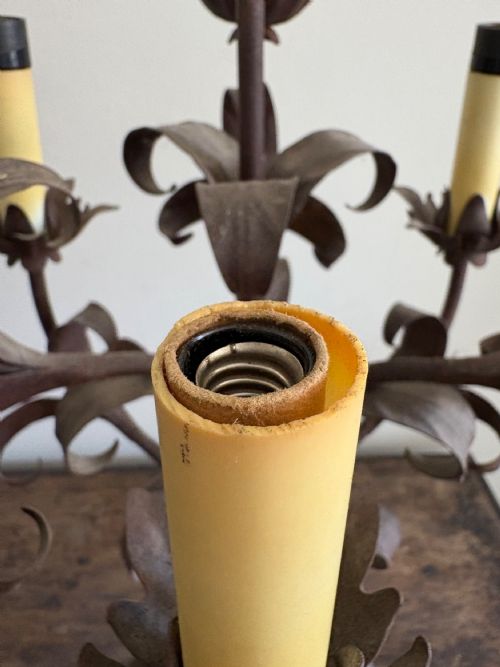 A PAIR OF 95CM TALL WROUGHT IRON AND TOLE CONTINENTAL TABLE CANDELABRA C1920S - ADDITIONAL PHOTO 9