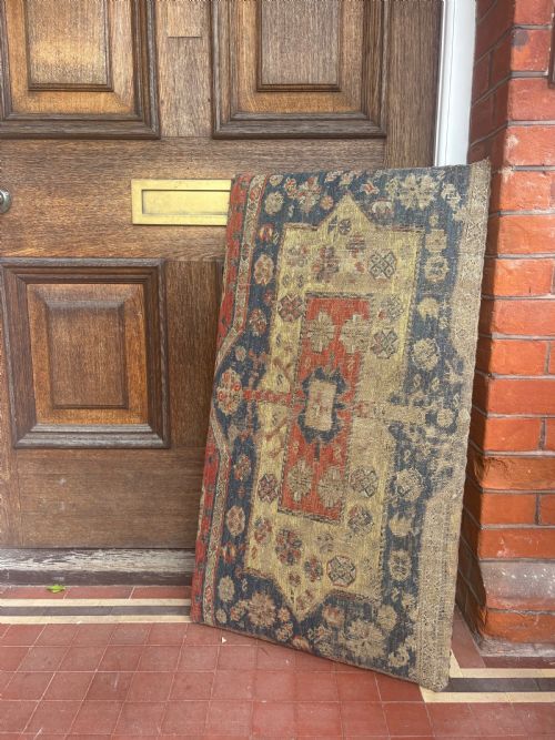 AN EARLY 20TH CENTURY KILIM RUG OTTOMAN BLANKET BOX 100CM BRASS STUDDED - ADDITIONAL PHOTO 4