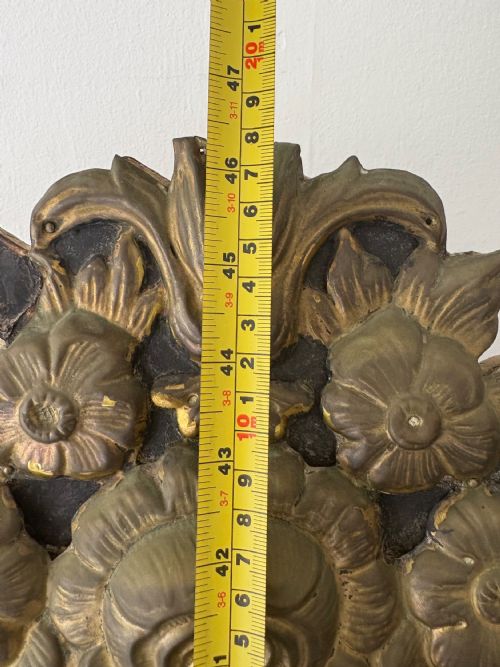 A LARGE 19THC DUTCH REPOUSSE CUSHION BRASS MIRROR AF 128CM MISSING PLATE - ADDITIONAL PHOTO 12