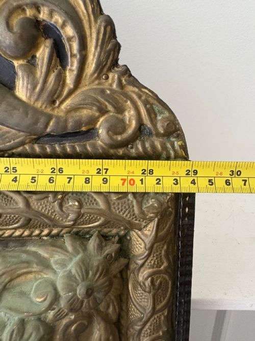 A LARGE 19THC DUTCH REPOUSSE CUSHION BRASS MIRROR AF 128CM MISSING PLATE - ADDITIONAL PHOTO 13