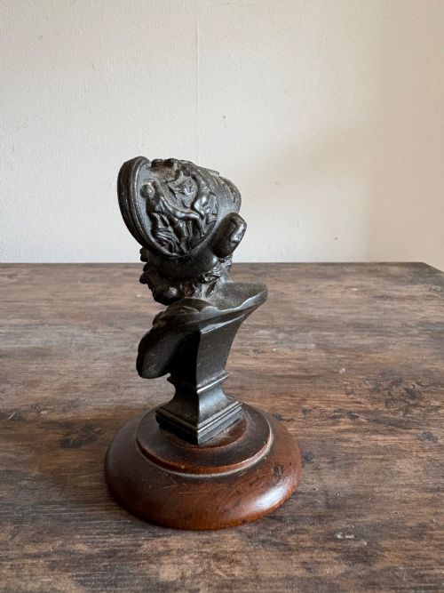 A 19TH CENTURY GRAND TOUR BRONZE BUST AJAX ON WOOD BASE 13CM TALL - ADDITIONAL PHOTO 3
