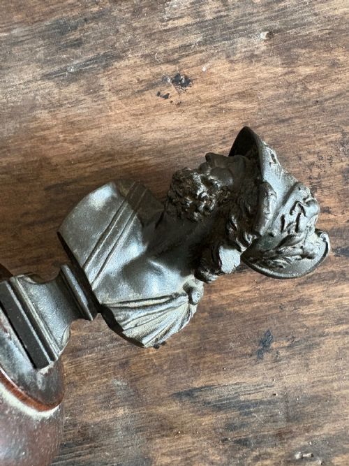 A 19TH CENTURY GRAND TOUR BRONZE BUST AJAX ON WOOD BASE 13CM TALL - ADDITIONAL PHOTO 6