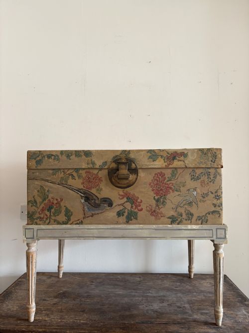 A CHINESE EXPORT HAND PAINTED LEATHER TRUNK ON LATER STAND C1900 78CM - ADDITIONAL PHOTO 1