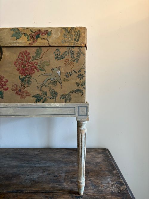 A CHINESE EXPORT HAND PAINTED LEATHER TRUNK ON LATER STAND C1900 78CM - ADDITIONAL PHOTO 9