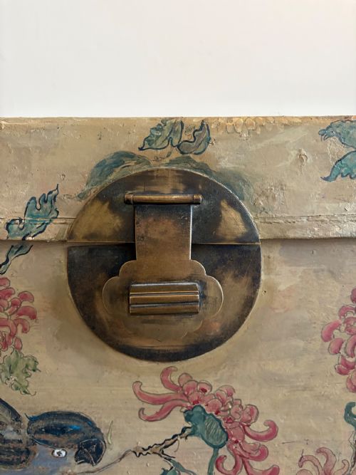 A CHINESE EXPORT HAND PAINTED LEATHER TRUNK ON LATER STAND C1900 78CM - ADDITIONAL PHOTO 13