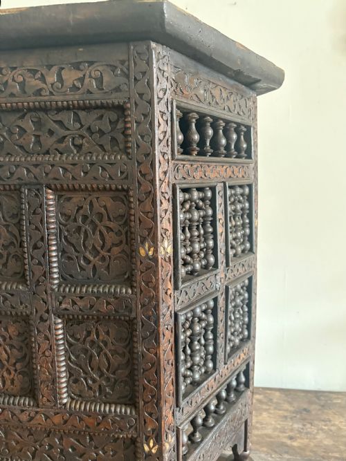 A 19TH CENTURY CARVED OTTOMAN OR DAMASCUS OCTAGONAL INLAID TABLE 69CM TALL - ADDITIONAL PHOTO 7