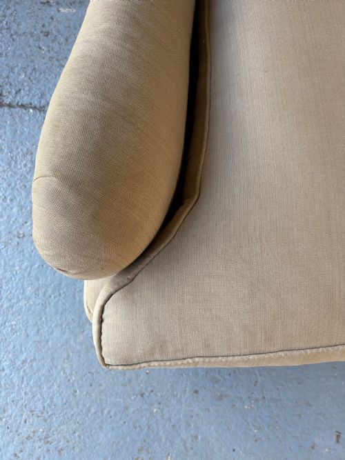 A VERY FINE HOWARD AND SONS STYLE UPHOLSTERED ARMCHAIR C1910 - ADDITIONAL PHOTO 2
