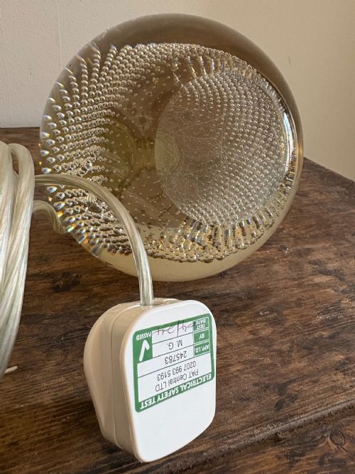 A 20TH CENTURY MURANO BULLICANTE CLEAR GLASS SEGUSO TABLE LAMP 27CM PAT TESTED - ADDITIONAL PHOTO 10
