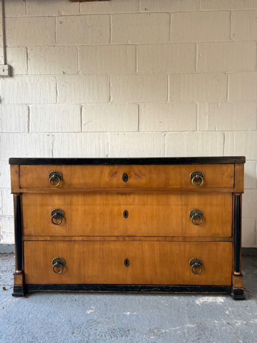 EARLY 19TH CENTURY CHERRYWOOD BIEDERMEIER 3 DRAWER COMMODE CHEST 128CM C1820 - ADDITIONAL PHOTO 4