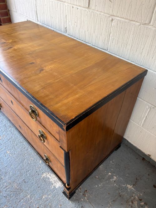 EARLY 19TH CENTURY CHERRYWOOD BIEDERMEIER 3 DRAWER COMMODE CHEST 128CM C1820 - ADDITIONAL PHOTO 6