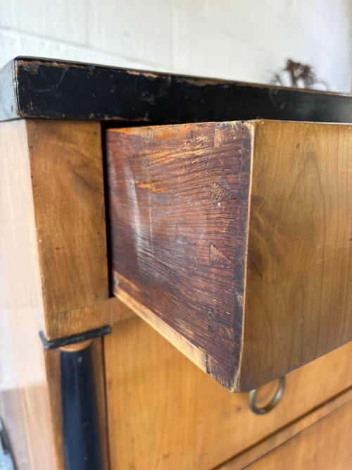 EARLY 19TH CENTURY CHERRYWOOD BIEDERMEIER 3 DRAWER COMMODE CHEST 128CM C1820 - ADDITIONAL PHOTO 7