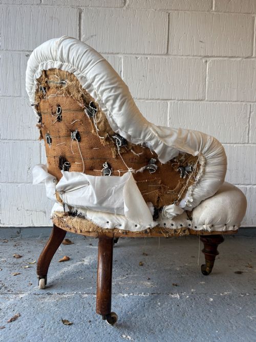 A 19THC ENGLISH BUTTON BACK SALON OR CONVERSATION CHAIR C1880 PART UPHOLSTERY - ADDITIONAL PHOTO 5