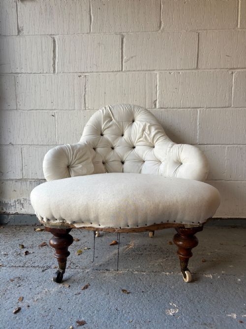 A 19THC ENGLISH BUTTON BACK SALON OR CONVERSATION CHAIR C1880 PART UPHOLSTERY - ADDITIONAL PHOTO 2