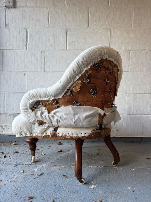 A 19THC ENGLISH BUTTON BACK SALON OR CONVERSATION CHAIR C1880 PART UPHOLSTERY - ADDITIONAL PHOTO 3