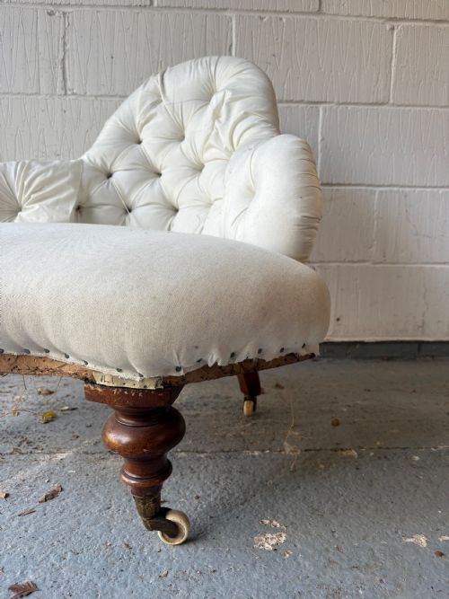 A 19THC ENGLISH BUTTON BACK SALON OR CONVERSATION CHAIR C1880 PART UPHOLSTERY - ADDITIONAL PHOTO 6