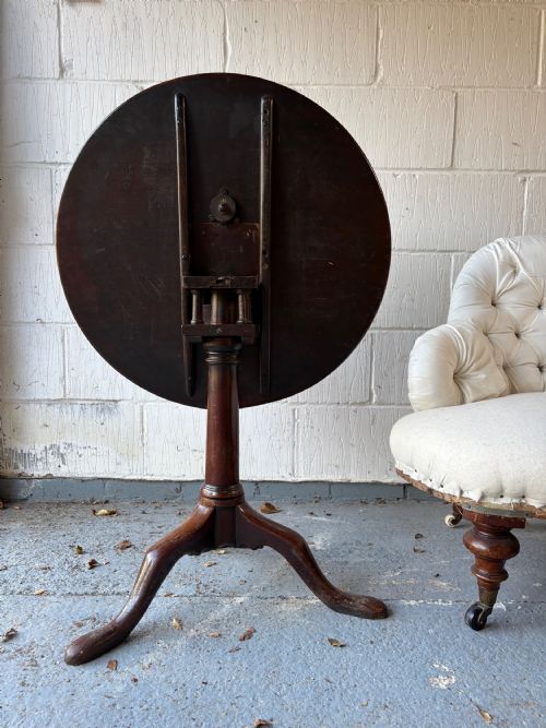 A GEORGIAN SINGLE PLANK MAHOGANY BIRDCAGE TILT TOP TABLE C1780 69CM DIAMETER - ADDITIONAL PHOTO 4